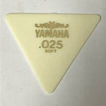 UNY8/23 新品未使用品 YAMAHA 025 soft 正三角形ピック 34枚セット 厚さ 025 （長期在庫品)　白 ベース用 ナイロン ピック 〇●_画像8