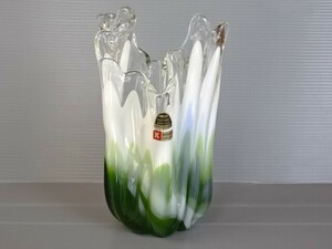 ●昭和レトロ☆クラタ製《白と緑のフリルのガラス花瓶》☆高さ約23.5㎝×径約12㎝★やや小振りで小キズあり品☆送料無料です!
