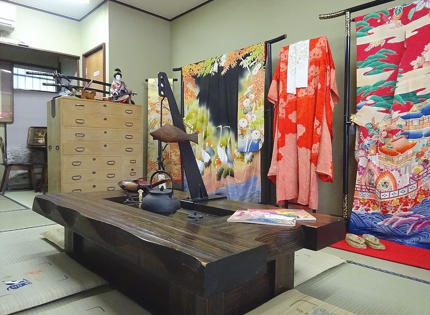 彫り座卓 和風 工芸品 ガラス天板 彫刻(5950) 彫り座卓 和風 工芸品 ガラス天板 彫刻(5950)