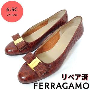 良品フェラガモ【Ferragamo】ヴァラ クロコ型押し パンプス 赤茶