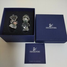 SWAROVSKI スワロフスキー 置クマ 飾りクマ 花を持つクマ 帽子をかぶるクマ クリスタル CERTIFICATE 共箱、栞有 _画像2