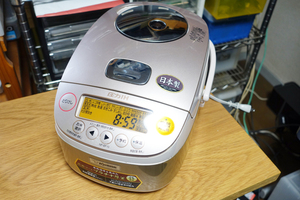 ◆ZOJIRUSHI 象印 NP-BF10 炊飯器 圧力IH炊飯ジャー ピンクシャンパン 16年製 清掃済　即決◆