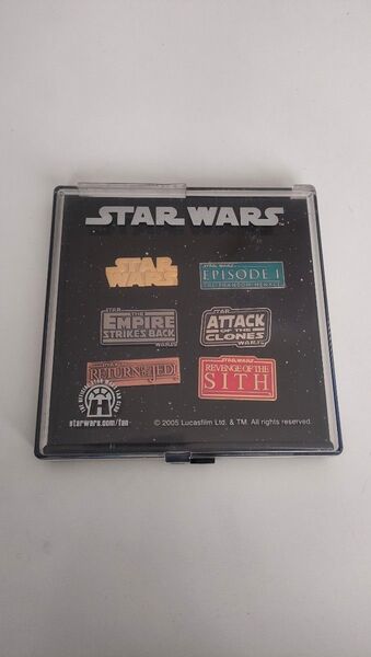 スター・ウォーズ タイトルロゴ ピンバッジ