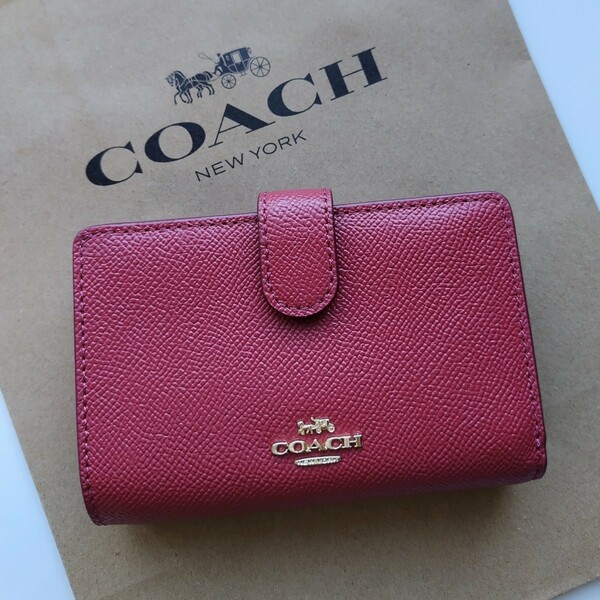 【新品】COACH コーチ 二つ折り財布 レッド　無地