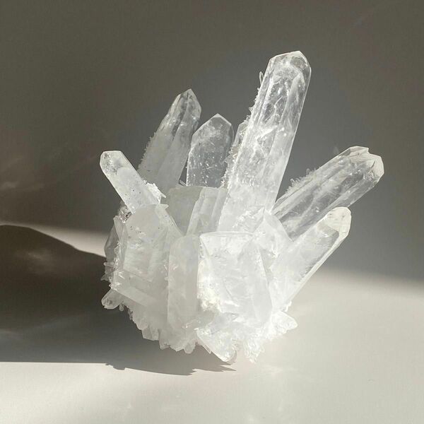 結晶がキラキラキレイな水晶クラスター