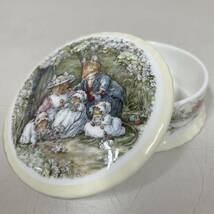 ◯ ロイヤルドルトン Royal Doulton BRAMBLY HEDGE ブランブリーヘッジ POPPY'S BABIES TRINKET BOX 蓋物 箱無_画像1