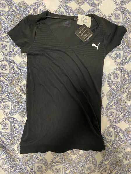 PUMA WOMENS レディース　トレーニングウェア　トップス　Tシャツ　xs 新品未使用　未使用品　4000円のお品