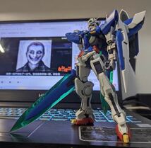 1/144 RG HG ガンダムエクシア用武器セット (GNブレイド×2、GNシールド×2、バックパック) MB様式 未組立_画像2