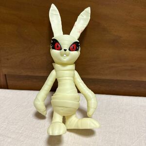 ALGONQUINS マスコット　MUMMY THE RABBITミイラウサギ　フィギュア　ソフビ　クリームカラー