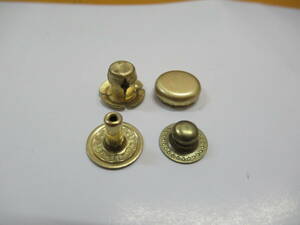 真鍮生地　片面小ドット　セグマスナップ　四つ割れボタン　HATO製　頭10mm　足7.5mm　100個　