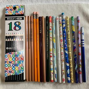 えんぴつ17本と色鉛筆18本　机の中の古い物　未使用