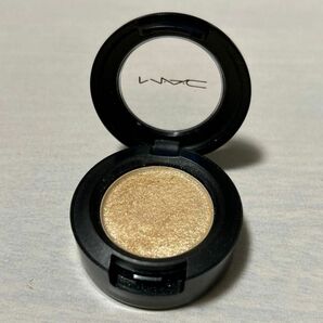 MAC ダズルシャドウ オーソー ギルティ アイシャドウ