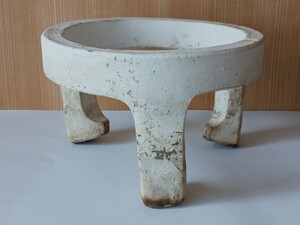 「五徳 三ツ爪 白泥 陶器 茶器 茶道具 風炉 釜 火鉢 囲炉裏 炭道具 古道具」