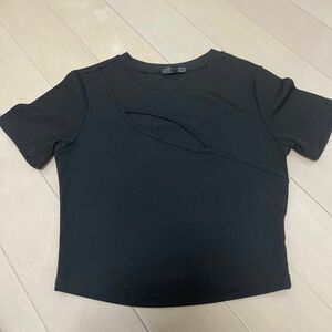 Tシャツ ブラック 半袖 カットソー　胸開き　夏服　レディース　