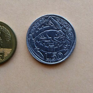 外国コイン バチカン (Rー７２４) ５０リラ硬貨 １９７５年 教皇パウロ６世 聖年の画像3