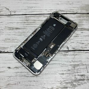iPhone7 シルバー　SILVER 純正バックパネル 筐体 背面パネル 修理部品　動作品でない　リペア
