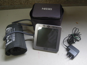 (TS)NISSEI　上腕式デジタル血圧計　DSK-1051 　ACアダプタ付き　現状品