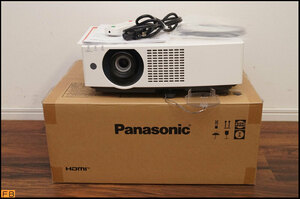 税込◆Panasonic◆液晶プロジェクター PT-VMZ50J 取説・リモコン付 使用時間1016時間 レーザー光源 通電確認済 パナソニック-B1-8425