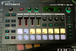 【送料無料】ローランド Roland MC-101 デッキセーバー付き DECKSAVER