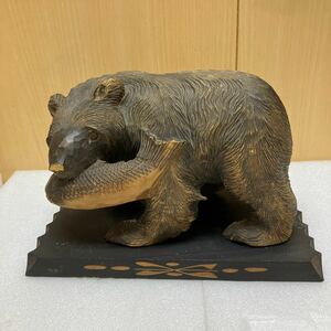 MK5638 北海道名産 木彫りの熊 清峰作 クマの置物 シャケを咥えた熊 台付 伝統 工芸 オブジェ インテリア 20240224