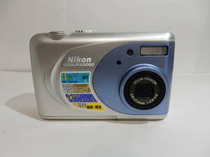 ニコン　COOLPIX 2000 メモリ(8MB)付き　デジタルカメラ