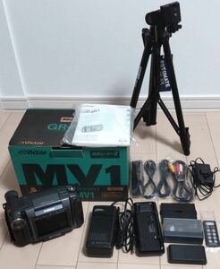 【中古】Victor ビクター スーパーVHS液晶付ビデオカメラ GR-MV1　F=4.5~45mm F1.6　S-VHS C 専用三脚　通電確認　現状品