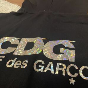 新品未使用 CDG ホログラムロゴ バックプリント ジップ パーカー SB-T014 フーディ BLACK ブラック 黒 COMME des GARCONS 1 2 3 5 6 7 8 9の画像1