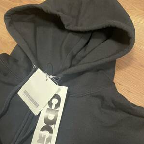 新品未使用 CDG ホログラムロゴ バックプリント ジップ パーカー SB-T014 フーディ BLACK ブラック 黒 COMME des GARCONS 1 2 3 5 6 7 8 9の画像4