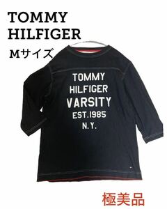 【極美品 即日発送】TOMMY HILFIGER ロゴ プリント ブラック 5袖 Tシャツ トミー ヒルフィガー Mサイズ varsity