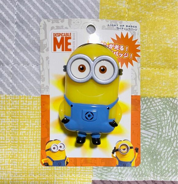 【美品】 USJ ミニオン　ライティングバッジ　Illumination entertainment キーホルダー