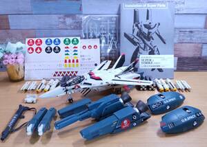 【ジャンク】やまと 1／48 VF-1S 一条輝 + スーパー＆ストライクパーツセット－ 変形ＯＫ！ポーズ保持力やや弱し・超時空要塞マクロス