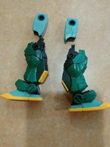 部位　脚部　太腿接続パーツ切断、パーツ欠品　接着有り　HG 1/144 HGUC RGM-79FP ジムストライカー　　ジャンク　部品とり　台段1