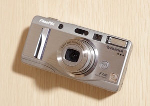 富士フイルム FinePix F700 （ストロボ発光不可、ジャンク品）