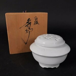 ER0126-7-3. kiln dragon Izumi Yoshida . Yoshida made . tradition industrial arts . white porcelain censer antique ornament fragrance . also box old fine art H7cm calibre 5.5cm 60 size 