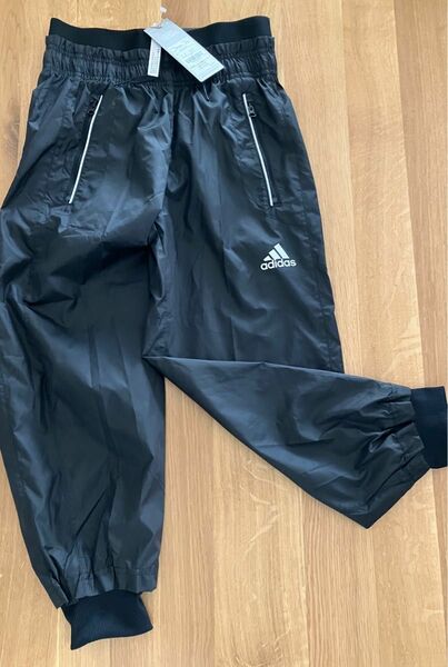 adidas アディダ130 キッズ　パンツ 黒 ナイロンパンツ シャカシャカ ブラック