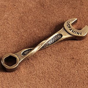 真鍮 キーホルダー（レンチ） スパナ おもちゃ ゴールド 金具 ワークウェア 工具 ツール チャーム ネックレス キーリング ブラスの画像3