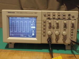 Tektronix　テクトロニクス　デジタルオシロスコープ　TDS1002　２CH　60MHz　１GS/ｓ　純正プローブｘ2　取説　ＯＰ