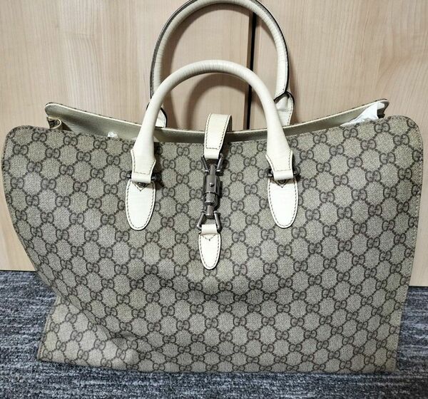 GUCCI　トートバック　ビジネスバッグ　PVCレザー　ベージュ