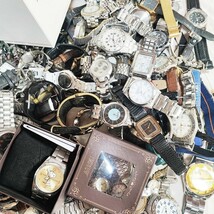 WALTHAM EMPORIO ARMANI SEIKO など 約200本 まとめて メンズレディース腕時計 大量 セット kg本点個 ジャンク A03 _画像5