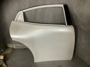 ☆A1727　プリウス　MXWH60　リア　ドア　右　パール系　☆