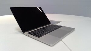 B778578 MacBook Pro (13-inch, 2019, Thunderbolt 3ポートx 2) Core-i5 8GB 128GB-SSD 13インチ
