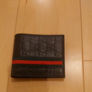 GUCCI　 二つ折り財布　箱あり　正規店購入