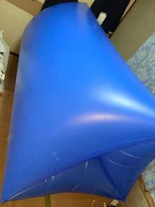 空ビ　チューブ型エアーピロー　3気室　Inflatable Blue squeezer 