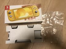 ★空箱と本体袋のみ　Nintendo Switch Lite の空箱 中身なし 任天堂 スイッチライト HDH-S-YAZAA 送料無料☆_画像1