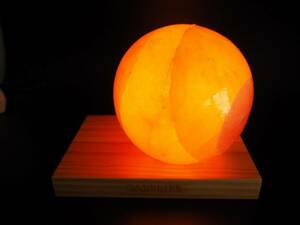 ソルトランプ 球形(ボール) 赤 レッド 2段階スイッチ 岩塩ランプ ヒマラヤ 癒し 温活 冷え マイナスイオン