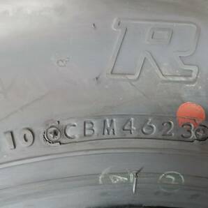 ★未使用品★残り溝約9.8-9.9mm★22.23年製★ ブリヂストンR202 225/70R16 117/115L LT 2本セット E261の画像9