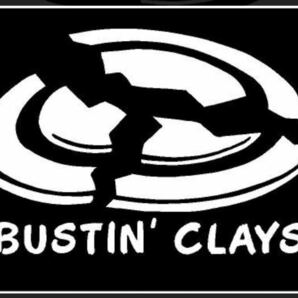 クレー射撃デカール/カッティングステッカー: “Bustin’ Clays” 約17x10cm: 狩猟 射撃 シューティング ハンティング 散弾銃 ショットガンの画像1