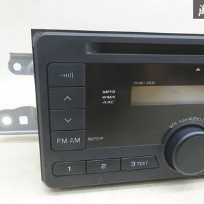 【保証付】トヨタ 純正 NSP130 ヴィッツ CDデッキ CDプレーヤー AM FM ラジオ 08600-00K11 CQ-JS01J3JTステー付き 実働外し 即納 棚A-3-3の画像2