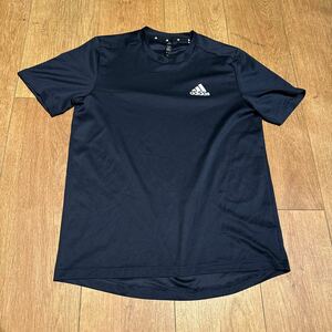 adidas スポーツ　半袖Tシャツ SIZE M