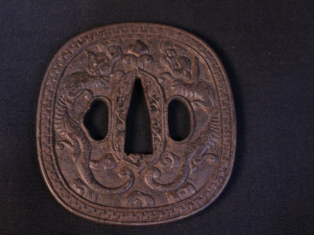 〇 鉄地鍔・向龍図・刀装具・小道具刀剣・くの14